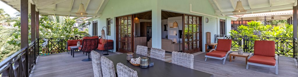Villa 365 Blue Bay is gelegen op het gewilde Blue Bay Golf en Beach resort. De villa ligt op de 1e verdieping en heeft een prachtig uitzicht over de golfbaan! De villa beschikt over 3 slaapkamers, 2 badkamers, apart gastentoilet, ruime keuken, woonkamer met tv en riante porch met eettafel en fijne lounge set.