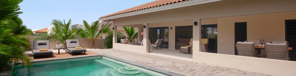 Nieuw! 4 persoons villa met privé zwembad op 3 minuten rijden van het strand van Jan Thiel en gelegen naast Marbella Estate.