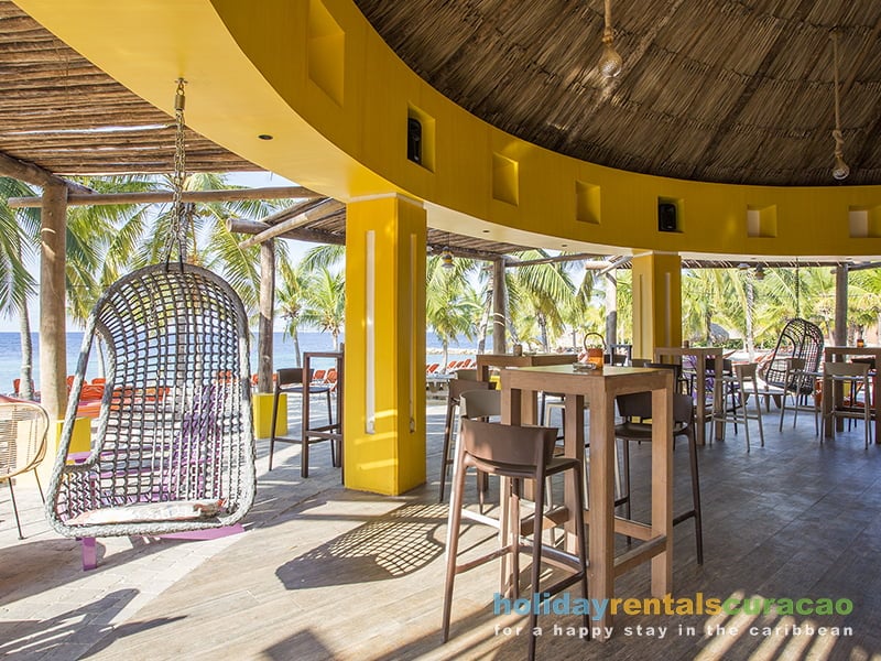 Gezellig ingerichte beach bar Curacao