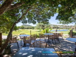 Ontbijten, Lunchen Of Dineren Bij De Golfclub Op Het Blue Bay Resort