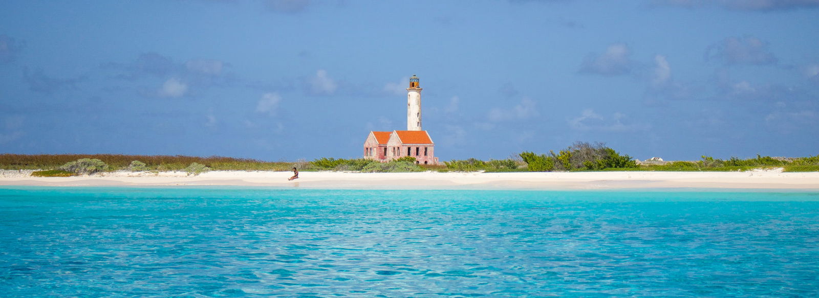 Vuurtoren klein curacao met mermaid boat trips