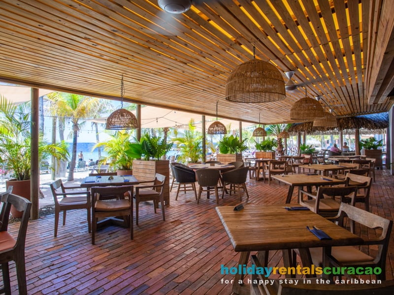 Restaurant Coast op het strand van het blue bay golf and beach resort