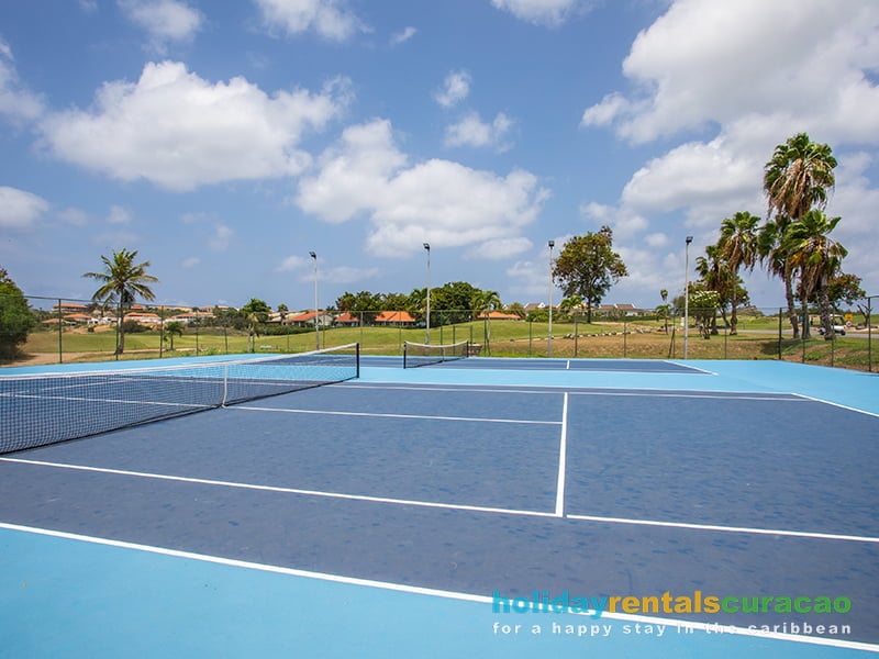 Tennisbaan op het blue bay resort Curacao